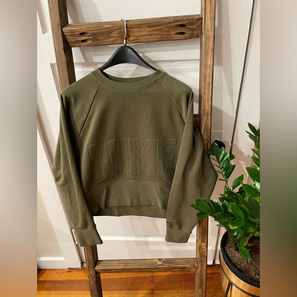 NIKE Embossed Cropped Sweatshirt